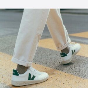 Veja Men's White and Green Sneakers